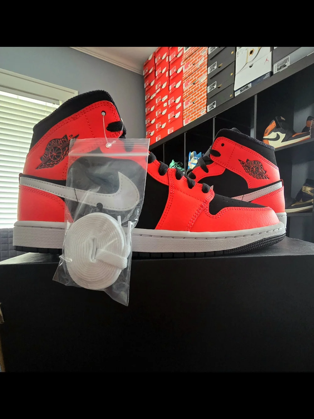 Air Jordan 1 Retro Mid Infrared 23